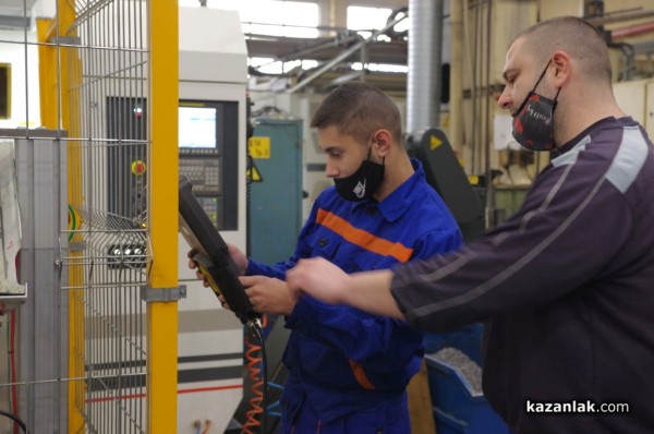 В месеца на професиите и партньорите - хаджиеновци в М+С Хидравлик