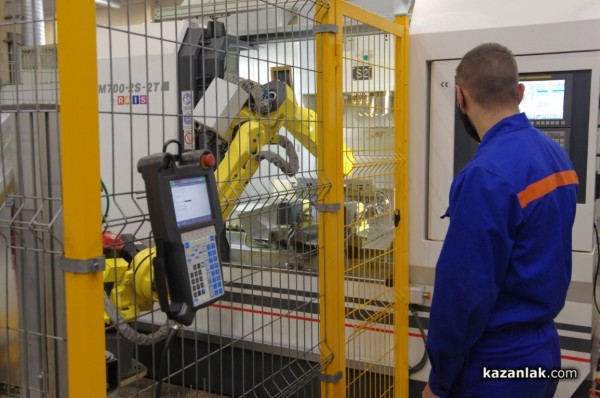 В месеца на професиите и партньорите - хаджиеновци в М+С Хидравлик