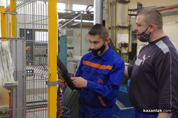 В месеца на професиите и партньорите - хаджиеновци в М+С Хидравлик