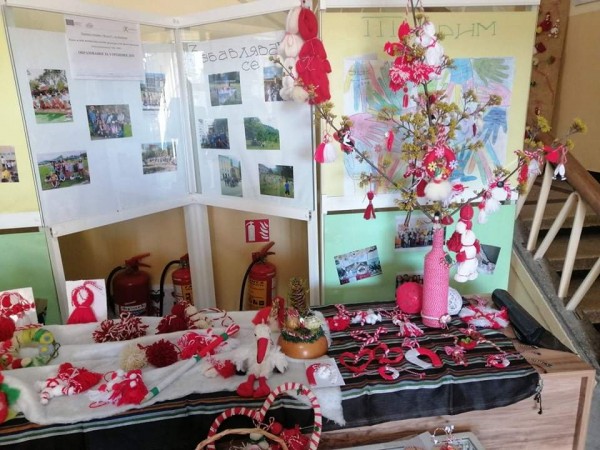 Ученици от ОУ “Кулата“ окичиха цялото училище с мартеници