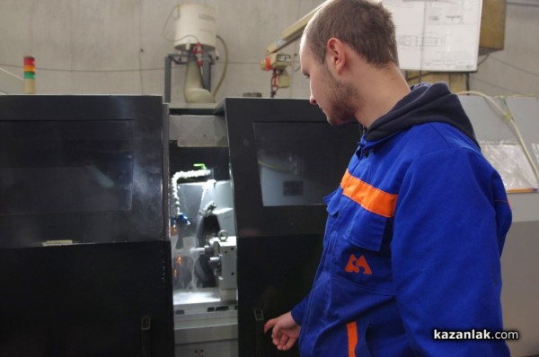 В месеца на професиите и партньорите - хаджиеновци в М+С Хидравлик