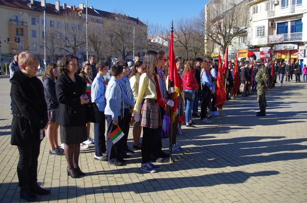 Вдигане на знамената в Казанлък за Трети март