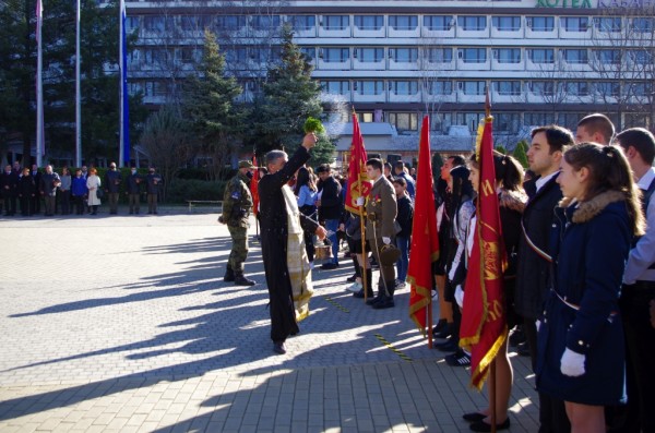 Вдигане на знамената в Казанлък за Трети март