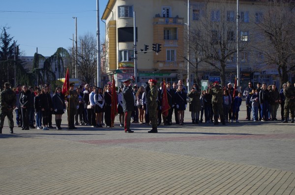 Вдигане на знамената в Казанлък за Трети март