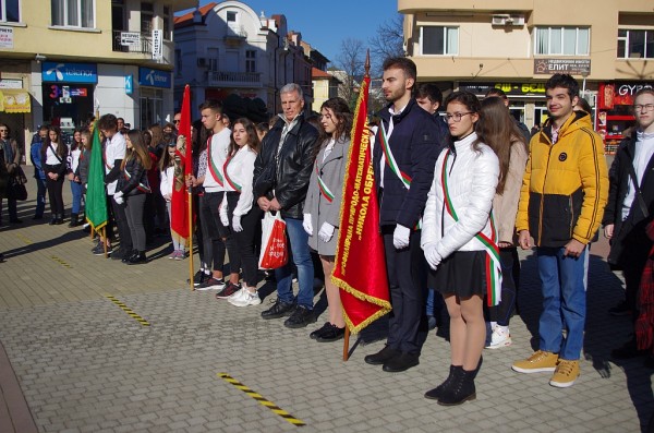Вдигане на знамената в Казанлък за Трети март