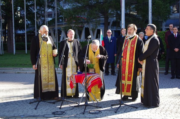 Вдигане на знамената в Казанлък за Трети март