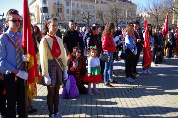 Вдигане на знамената в Казанлък за Трети март