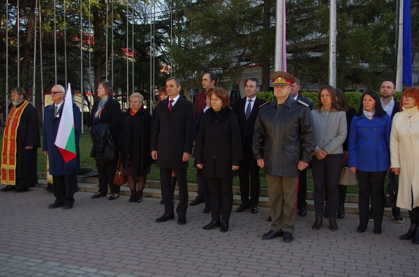 Вдигане на знамената в Казанлък за Трети март