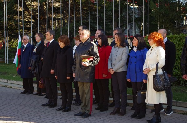 Вдигане на знамената в Казанлък за Трети март