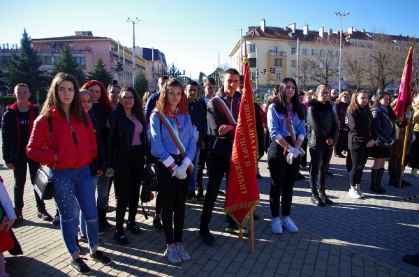 Вдигане на знамената в Казанлък за Трети март