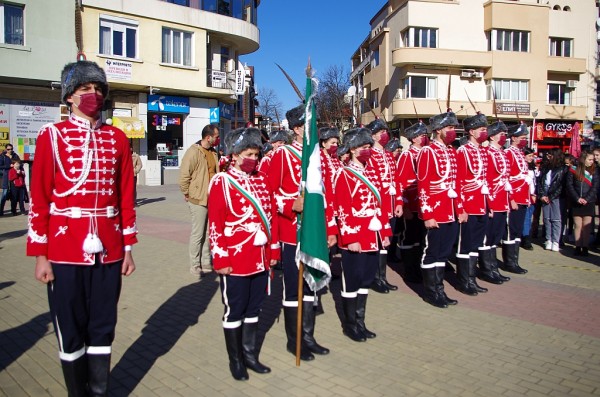 Вдигане на знамената в Казанлък за Трети март