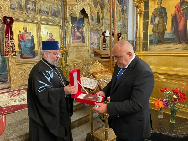 Бойко Борисов посети храм-паметника в Шипка, читалище “Светлина“ и велоалеята