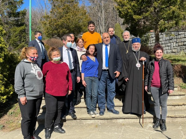Бойко Борисов посети храм-паметника в Шипка, читалище “Светлина“ и велоалеята