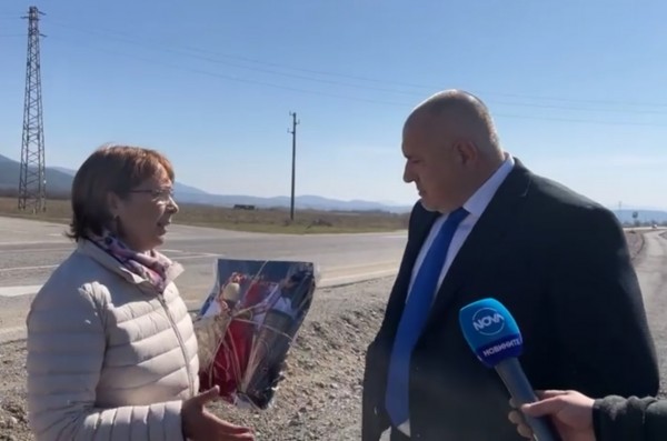 Бойко Борисов посети храм-паметника в Шипка, читалище “Светлина“ и велоалеята