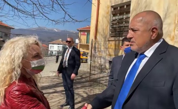 Бойко Борисов посети храм-паметника в Шипка, читалище “Светлина“ и велоалеята