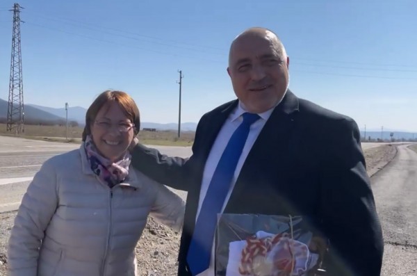 Бойко Борисов посети храм-паметника в Шипка, читалище “Светлина“ и велоалеята