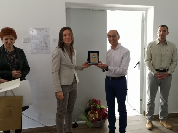 Поздравления от Кмета за 50 години Математическа гимназия