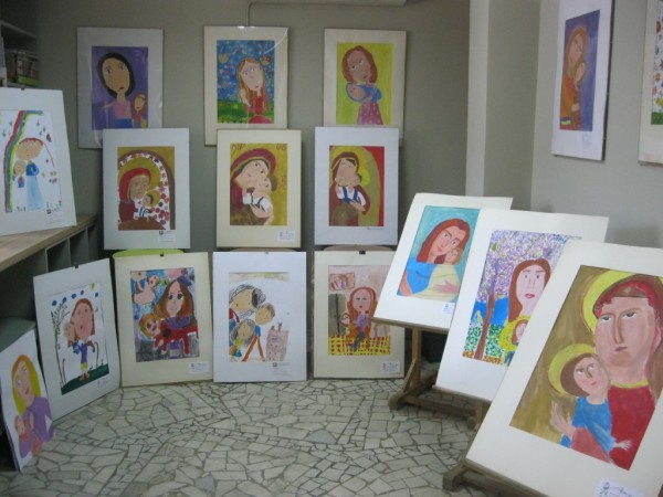 Малки художници наредиха изложба за 8-ми март