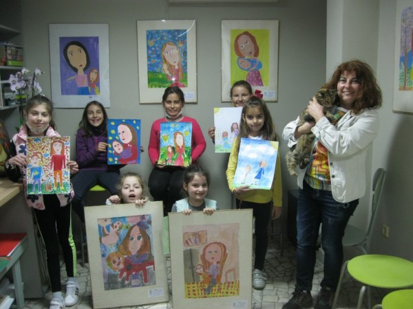 Малки художници наредиха изложба за 8-ми март