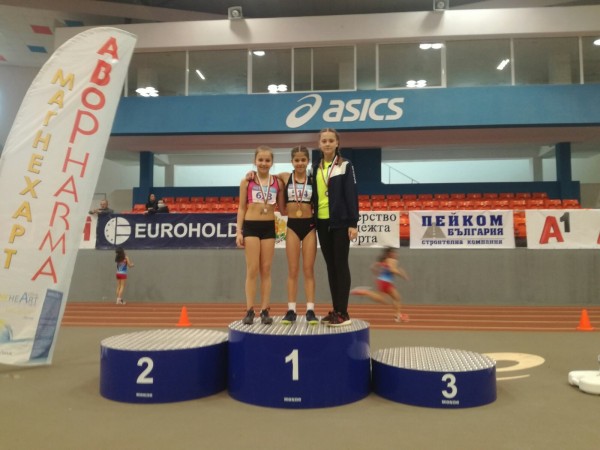 Двама от малките лекоатлети от клуб “Петя Пендарева“ с призови места