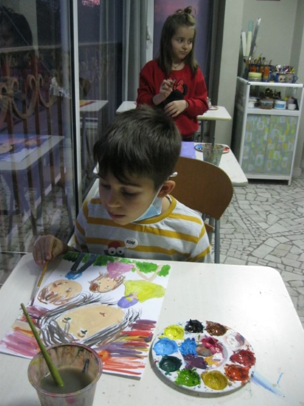 Малки художници наредиха изложба за 8-ми март