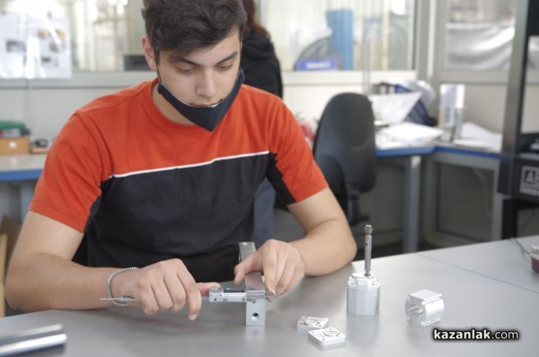 „Капрони” АД - най-младият партньор на ПГ „Иван Хаджиенов”