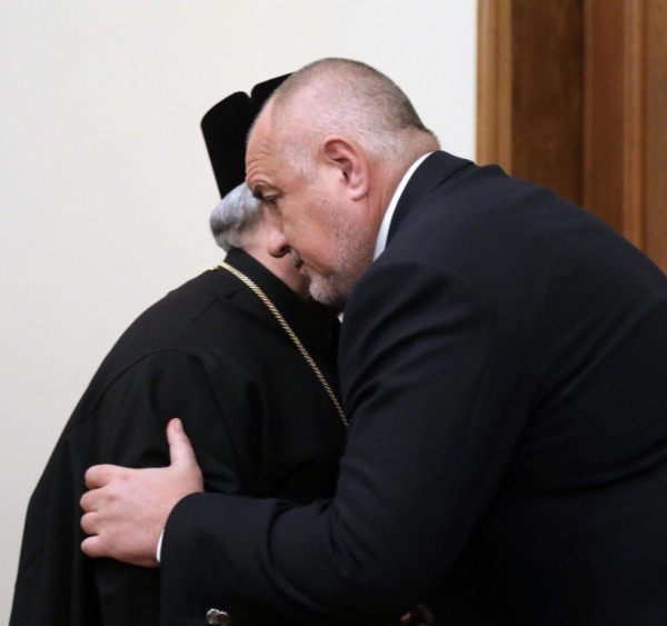 Настаняват монасите в манастирския комплекс. Ще има и лекарски и зъболекарски кабинет