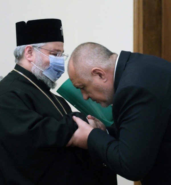 Настаняват монасите в манастирския комплекс. Ще има и лекарски и зъболекарски кабинет