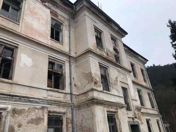 Настаняват монасите в манастирския комплекс. Ще има и лекарски и зъболекарски кабинет