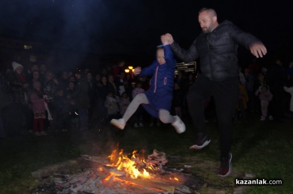 Заговезнишкият огън вещае успешна година за казанлъчани