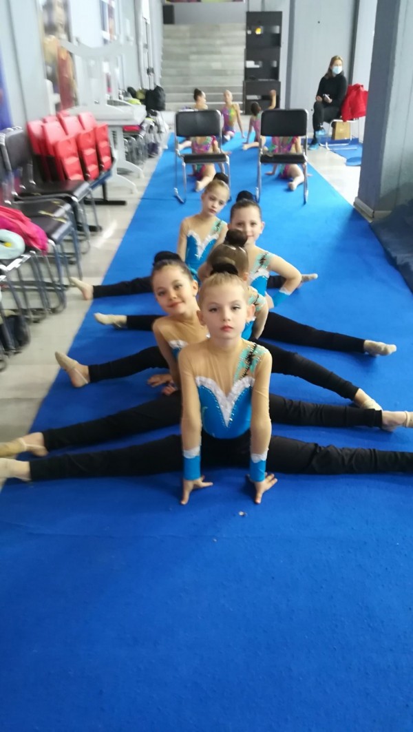 Гимнастичките ни с куп медали от първия турнир за годината