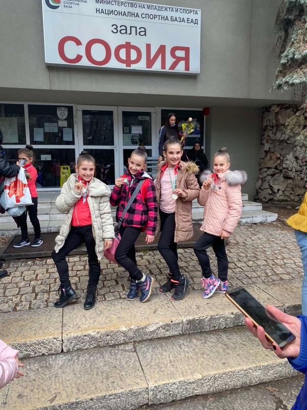 Гимнастичките ни с куп медали от първия турнир за годината