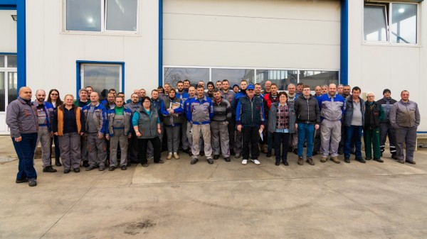 Хаджиеновци работят и в “Крес-Д“ - още един партньор на гимназията