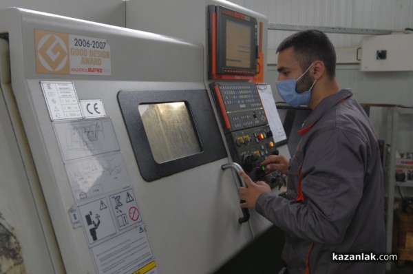 Хаджиеновци работят и в “Крес-Д“ - още един партньор на гимназията