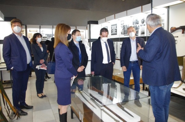 Връзката бизнес - депутати - министри трябва да я има и в бъдеще 