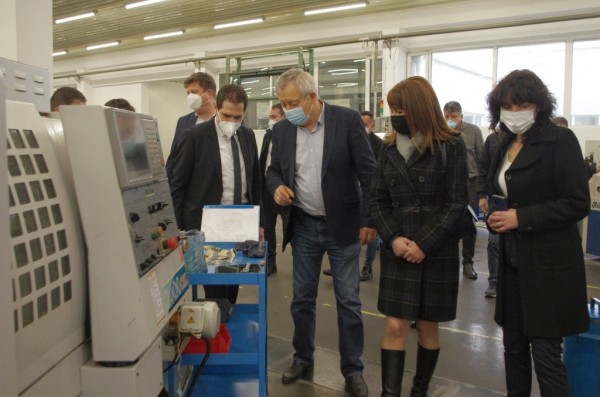 Връзката бизнес - депутати - министри трябва да я има и в бъдеще 