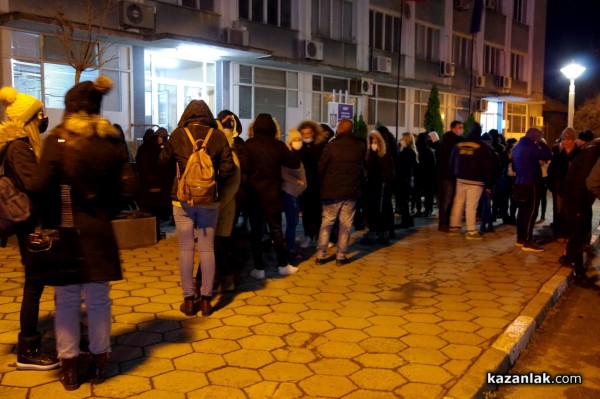 Протестът в защита на казанлъшките полицаи се разраства