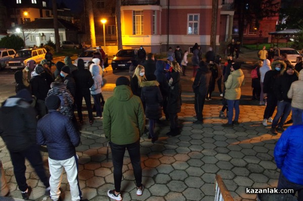 Протестът в защита на казанлъшките полицаи се разраства