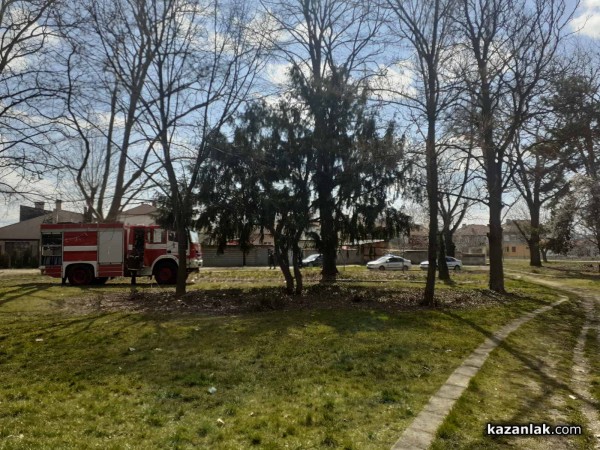 Пушек от паркиран Форд вдигна Пожарната на крак / ОБНОВЕНА