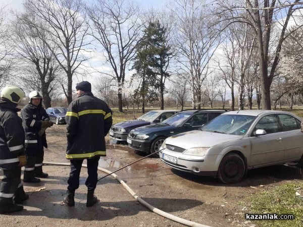 Пушек от паркиран Форд вдигна Пожарната на крак / ОБНОВЕНА