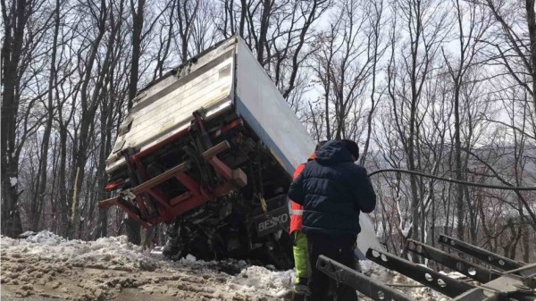 Затвориха времеменно прохода Шипка, заради катастрофирал камион