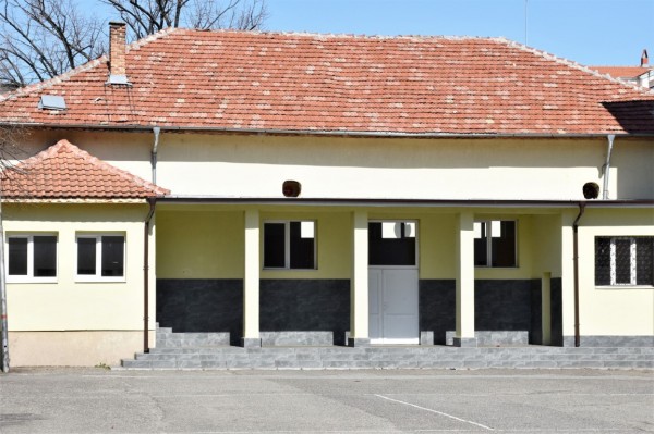 Обновяване на спортните площадки на ОУ „Мати Болгария“ и ПХГ „Св. св. Кирил и Методий“