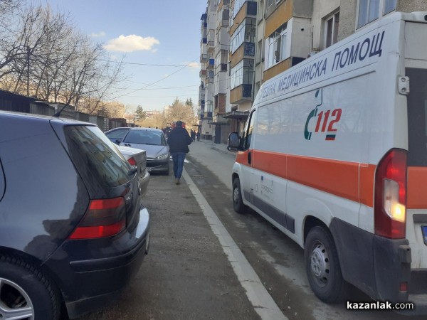 Апартамент гори в Западното. Има човек в него / ОБНОВЕНА