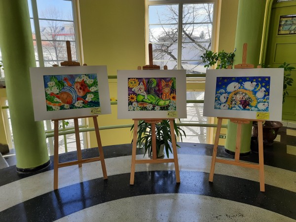 “Шарен свят“ украси фоайето на библиотеката