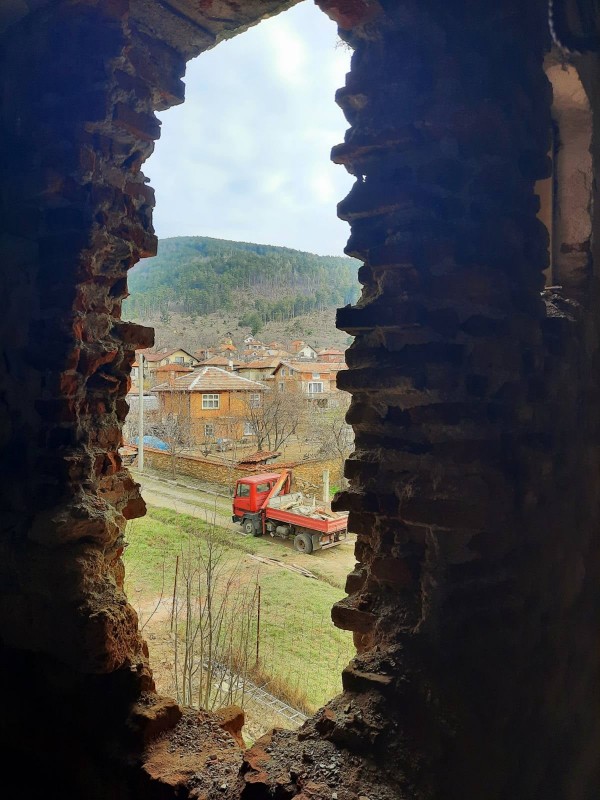 Тече усилен ремонт в читалище “Светлина“ в Шипка