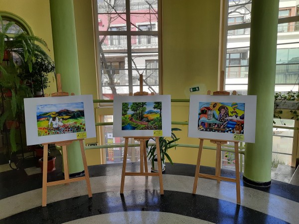 “Шарен свят“ украси фоайето на библиотеката