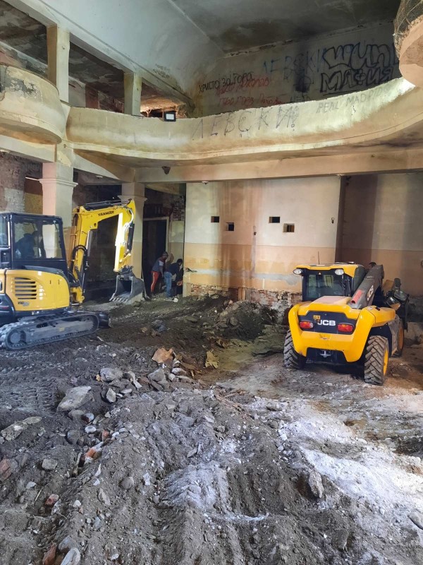 Тече усилен ремонт в читалище “Светлина“ в Шипка