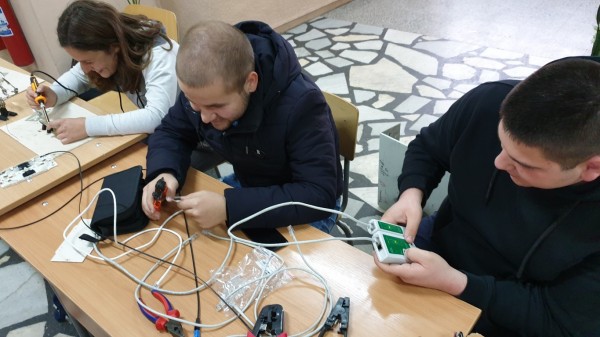 Хаджиеновци - професионалисти и в компютърните технологии