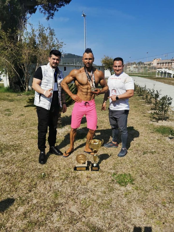 Състезателите на казанлъчанинът Хасан Мерт с 9 медала по бодибилдинг в Турция