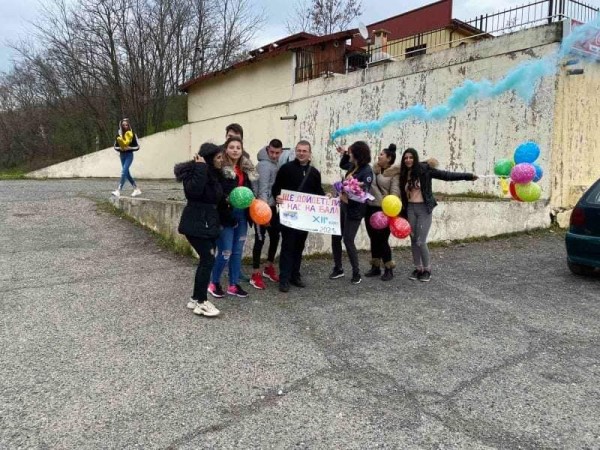 12б клас от Механото засадиха 100 дръвчета и поканиха класната си на бала